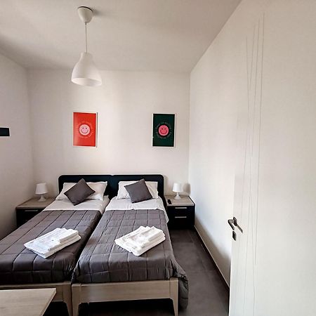 La Dama Di Loto Apartment Lecce Luaran gambar